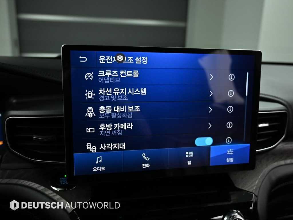 Ford Explorer — photo 16