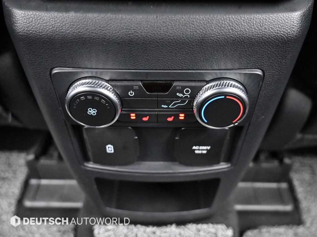 Ford Explorer — photo 17
