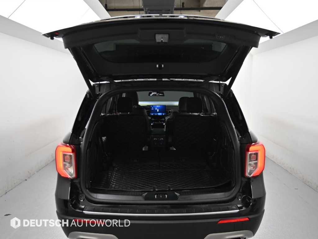Ford Explorer — photo 18