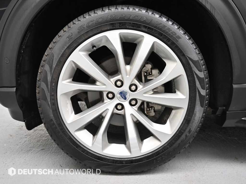 Ford Explorer — photo 20