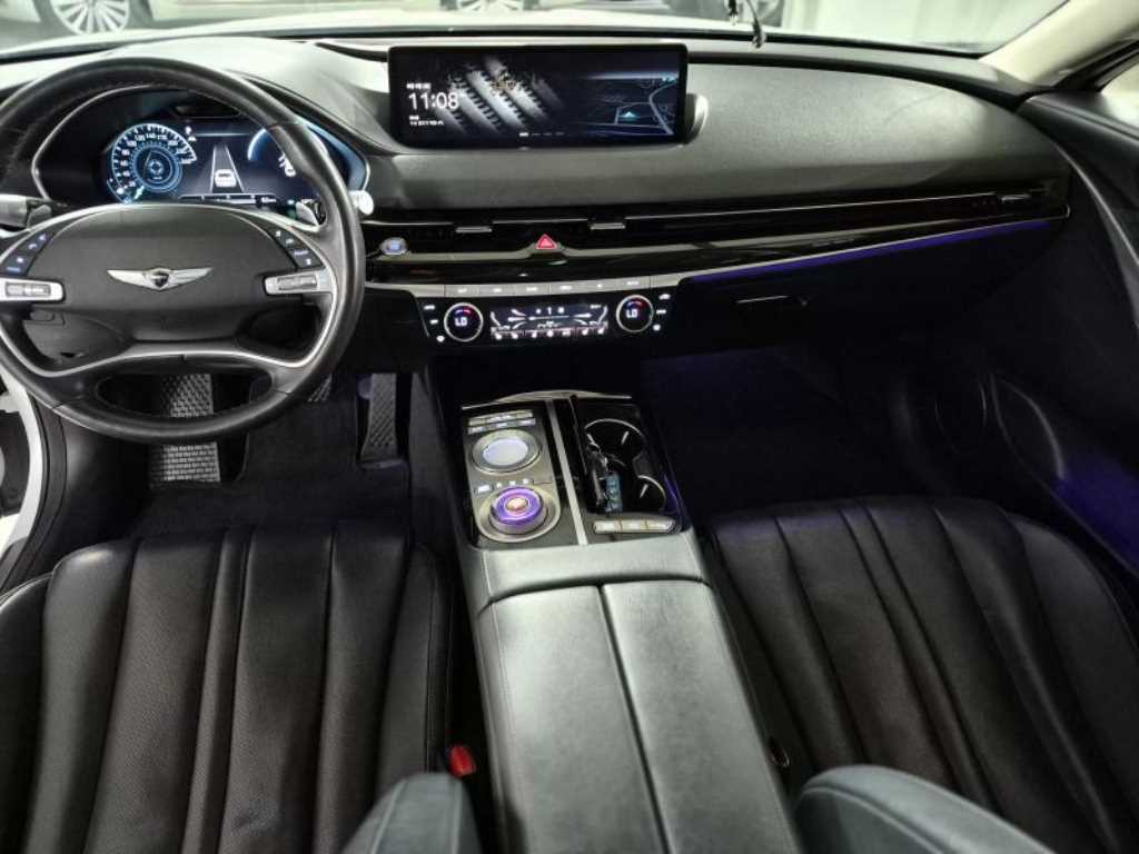 Genesis G80 — photo 07