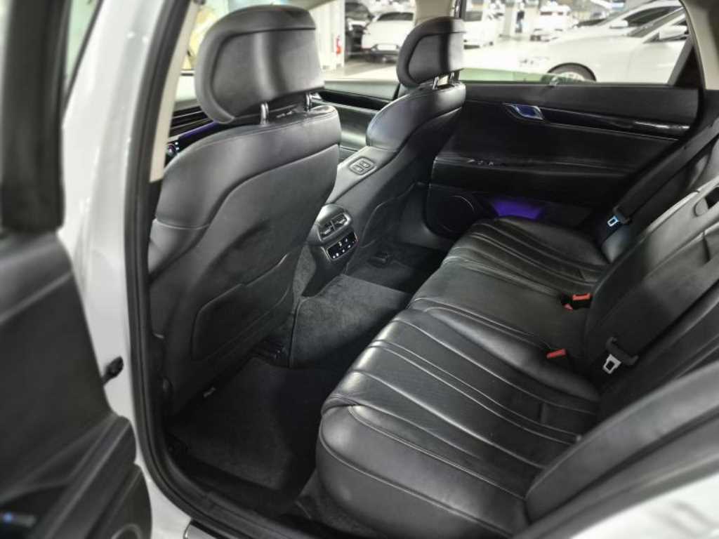 Genesis G80 — photo 09