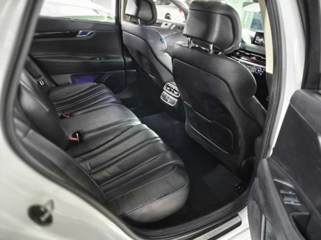 Genesis G80 — photo 11