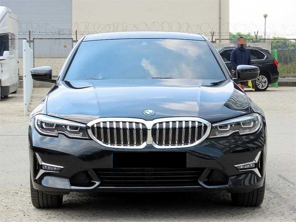 BMW 3-Series — photo 01