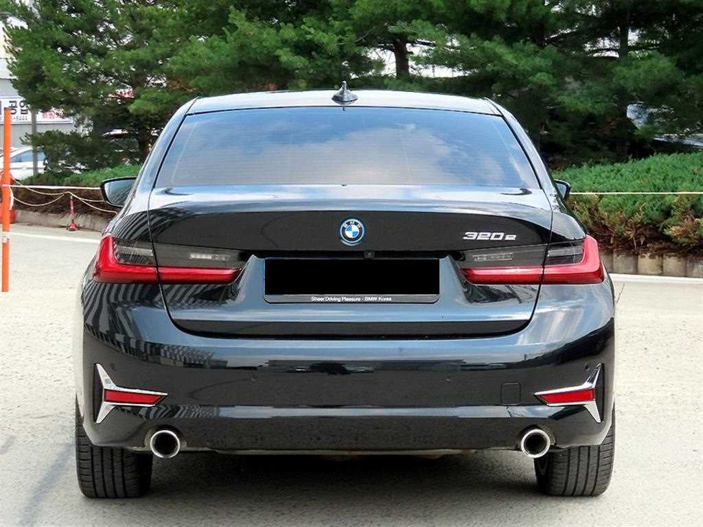 BMW 3-Series — photo 04