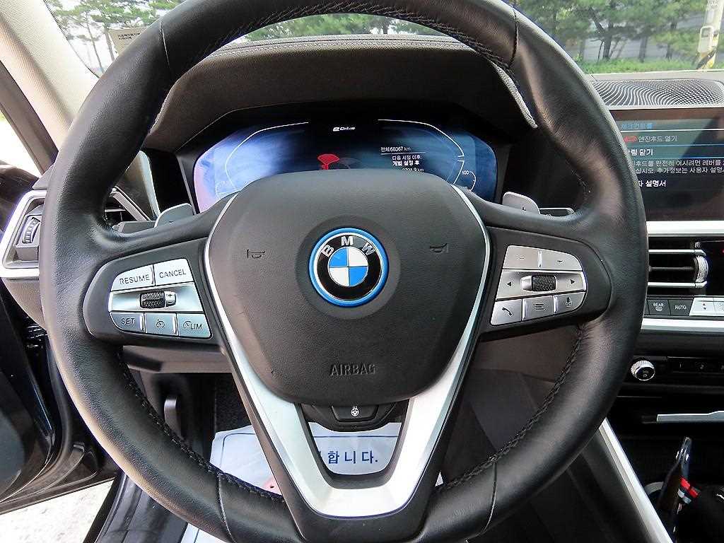 BMW 3-Series — photo 08