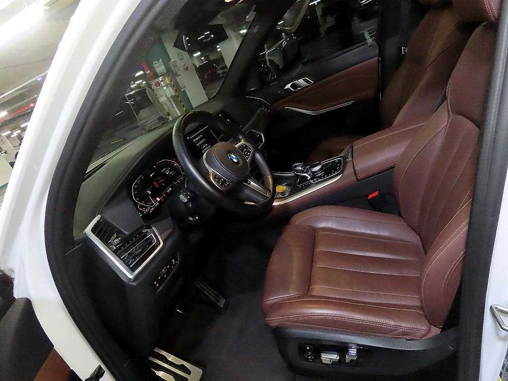 BMW X5 — photo 06