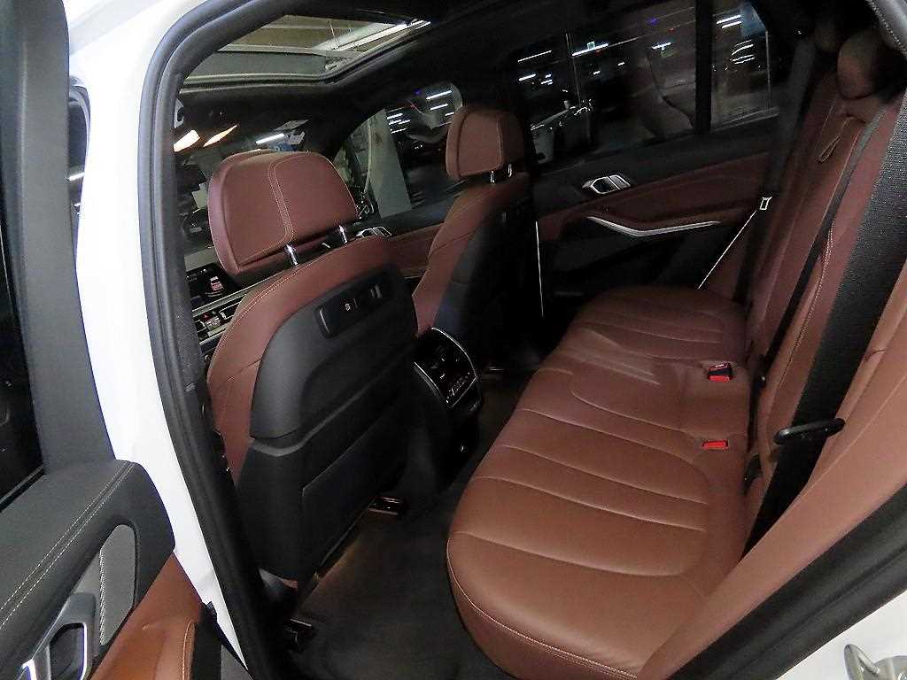 BMW X5 — photo 07