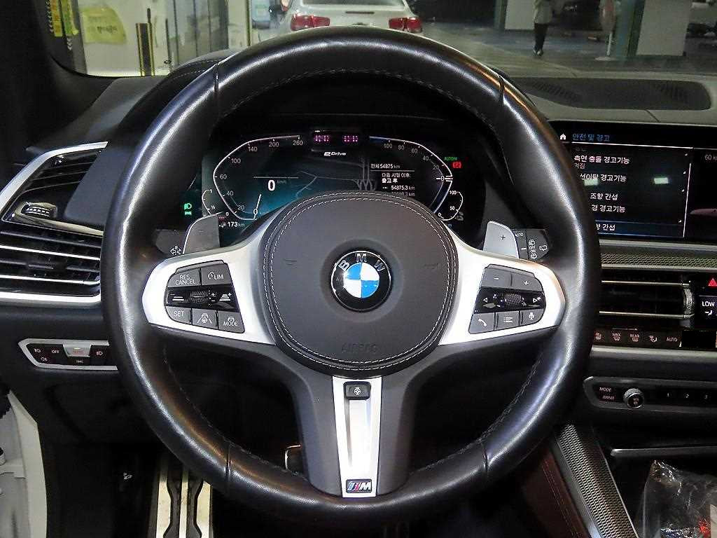 BMW X5 — photo 08