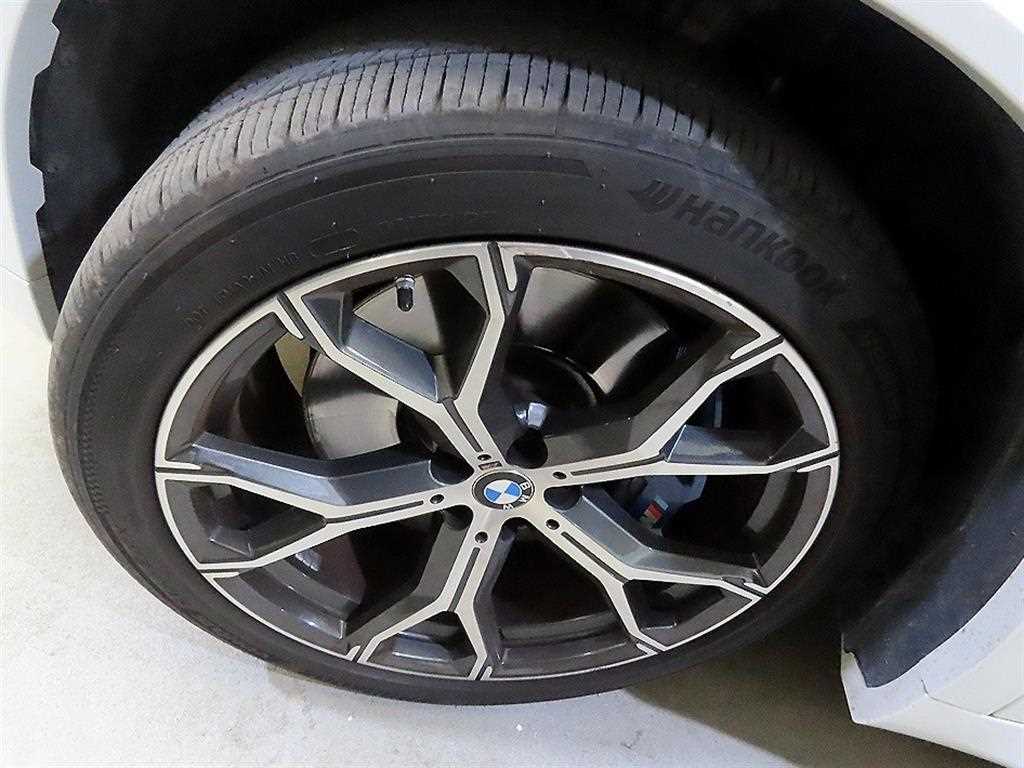 BMW X5 — photo 20