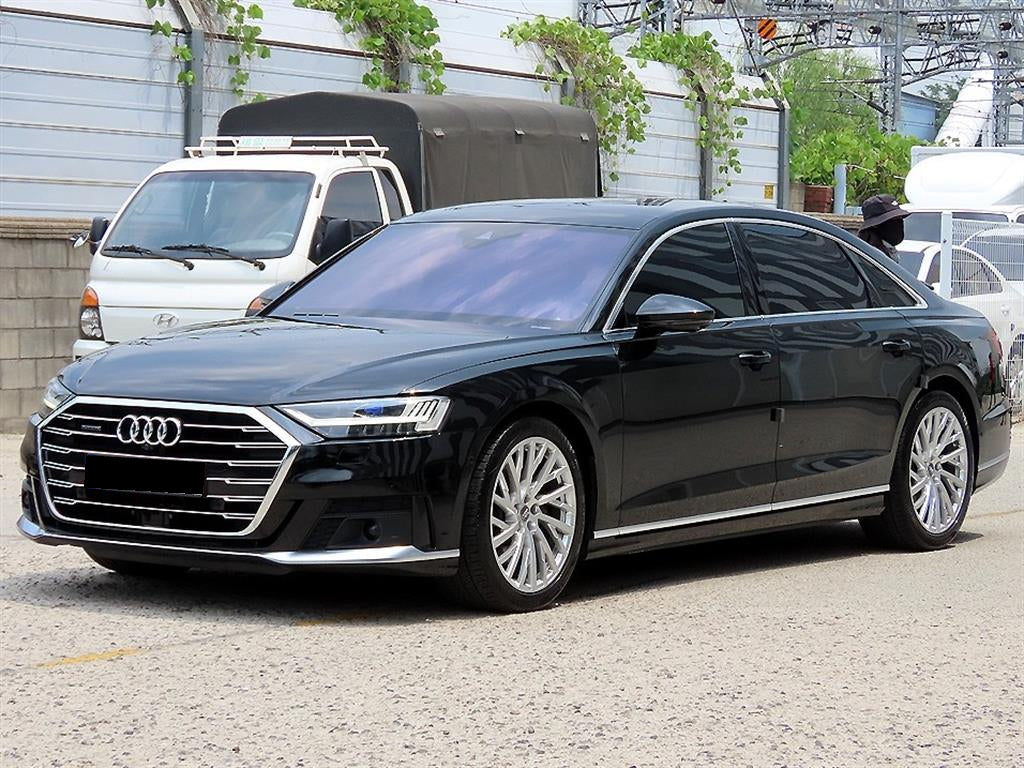 Audi A8 — photo 02