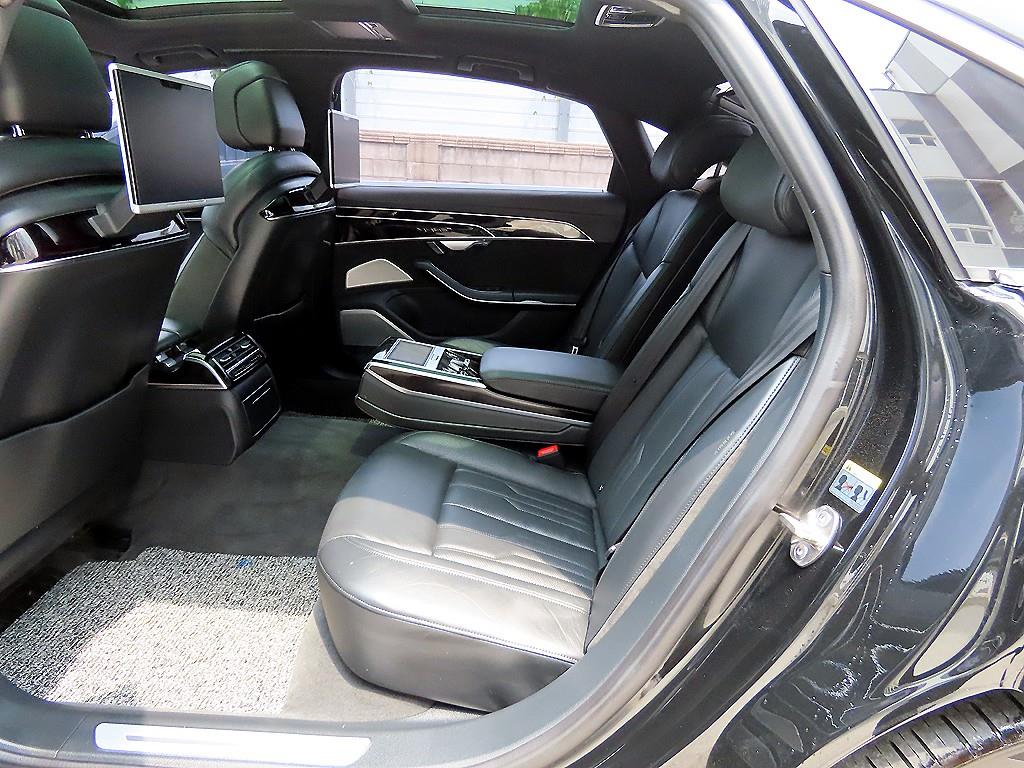 Audi A8 — photo 06
