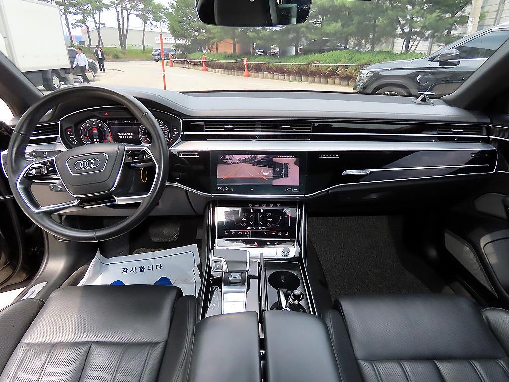 Audi A8 — photo 07