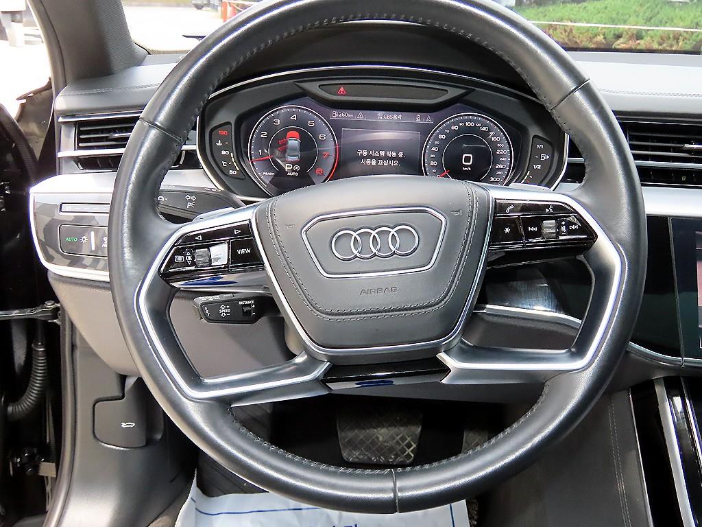 Audi A8 — photo 08