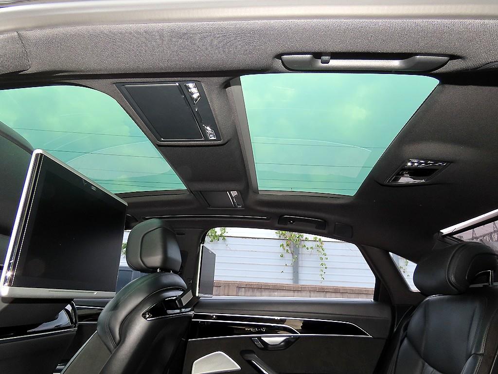 Audi A8 — photo 16