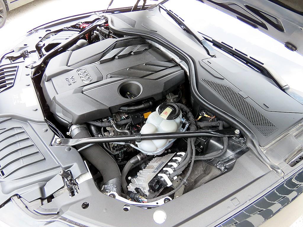 Audi A8 — photo 19