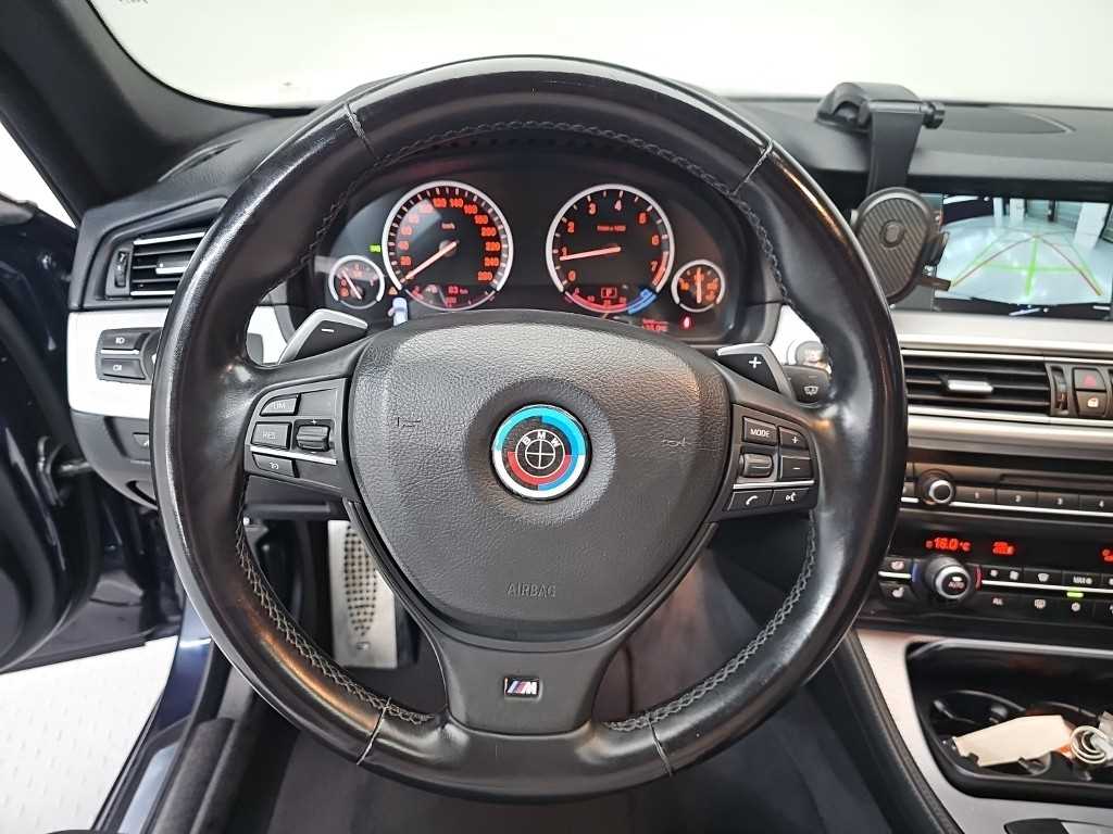 BMW 5-Series — photo 09