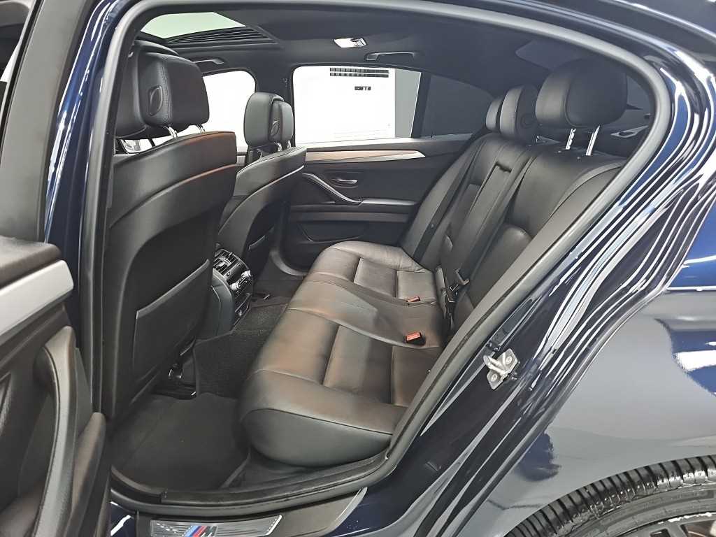 BMW 5-Series — photo 12