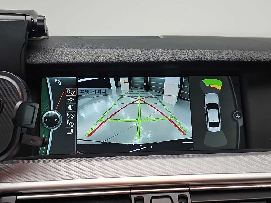 BMW 5-Series — photo 16