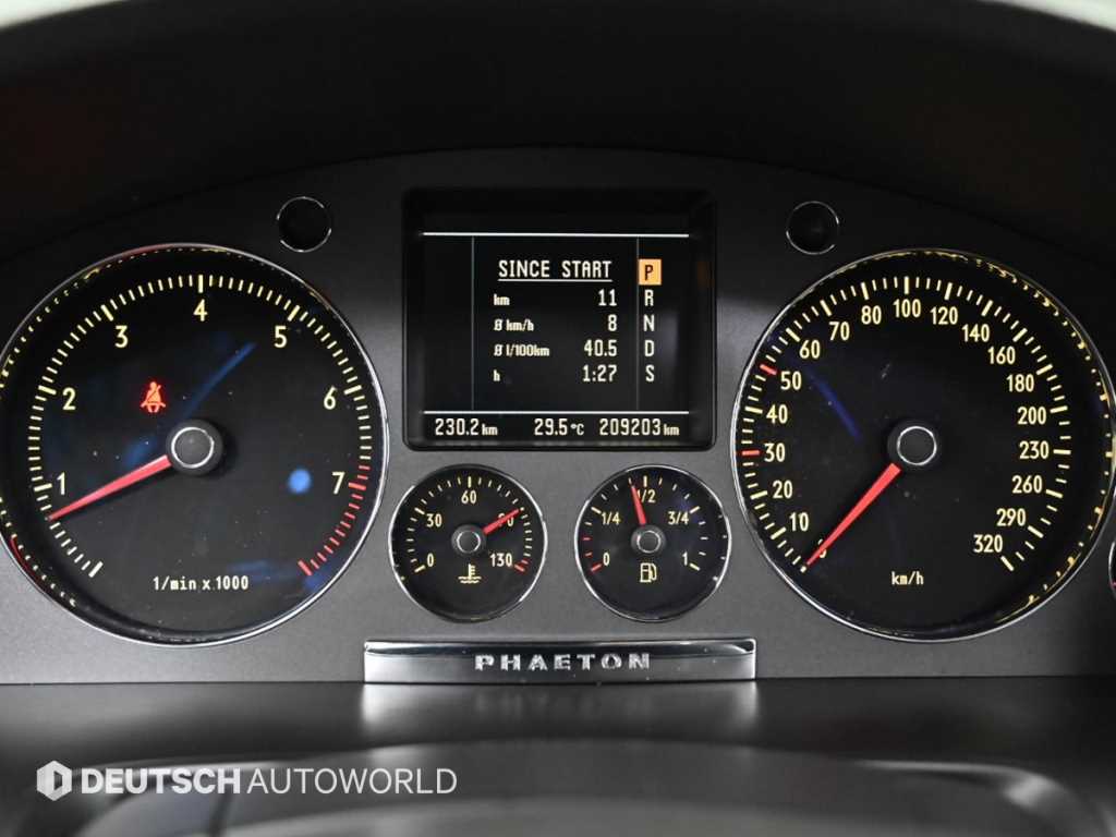 Volkswagen Phaeton — photo 08