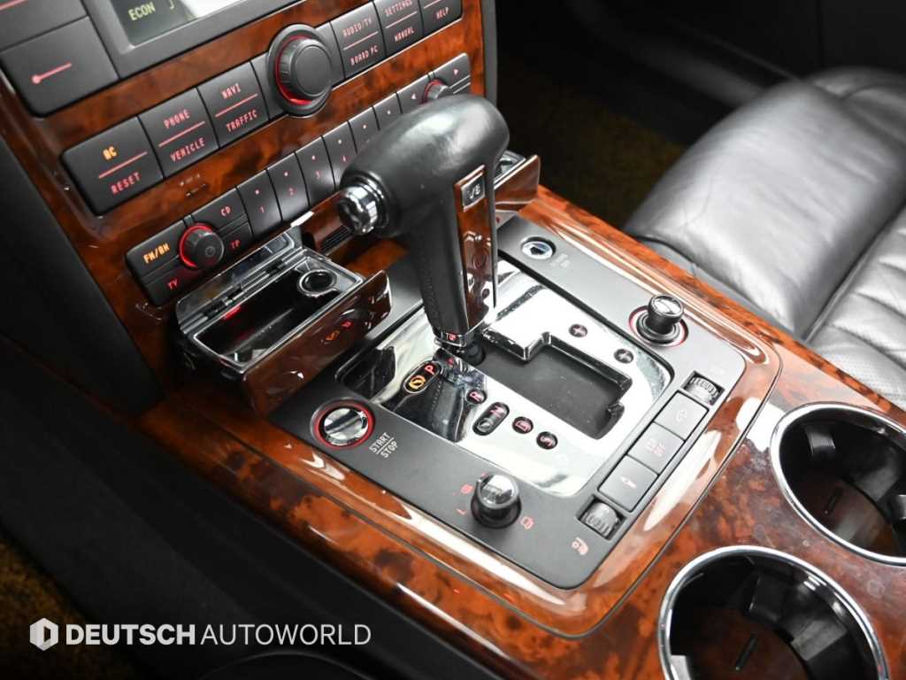 Volkswagen Phaeton — photo 09