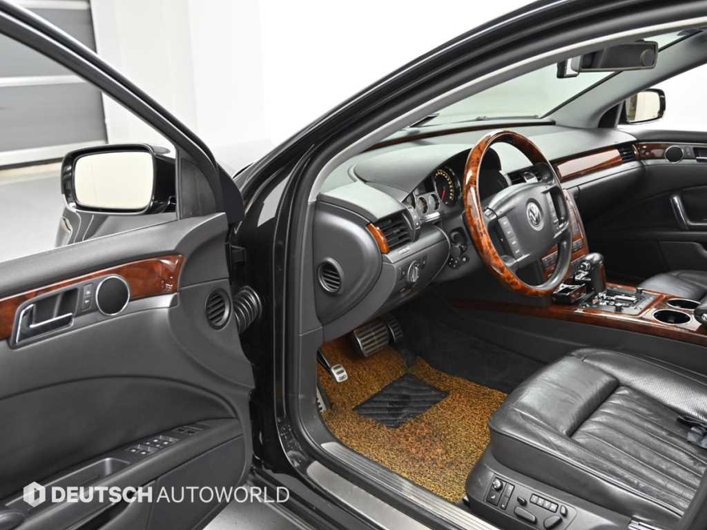 Volkswagen Phaeton — photo 11