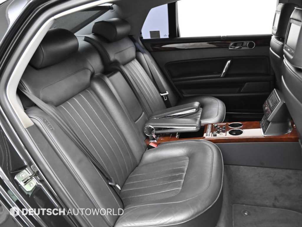 Volkswagen Phaeton — photo 12