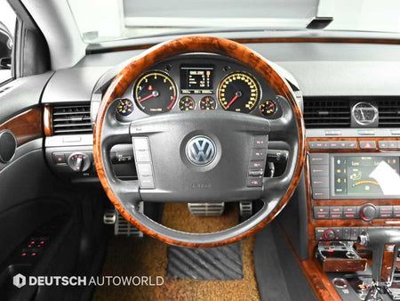 Volkswagen Phaeton — photo 13