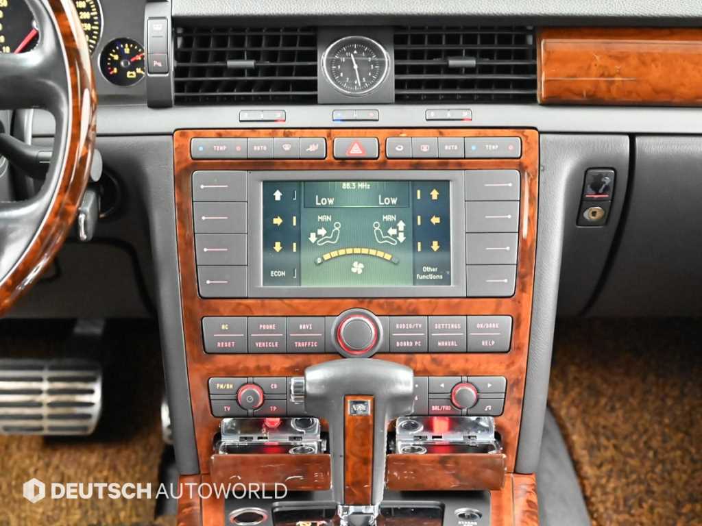 Volkswagen Phaeton — photo 14