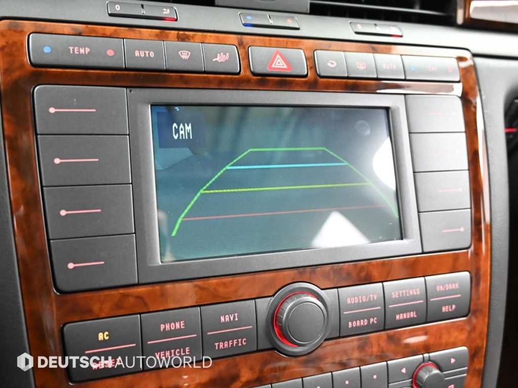 Volkswagen Phaeton — photo 15