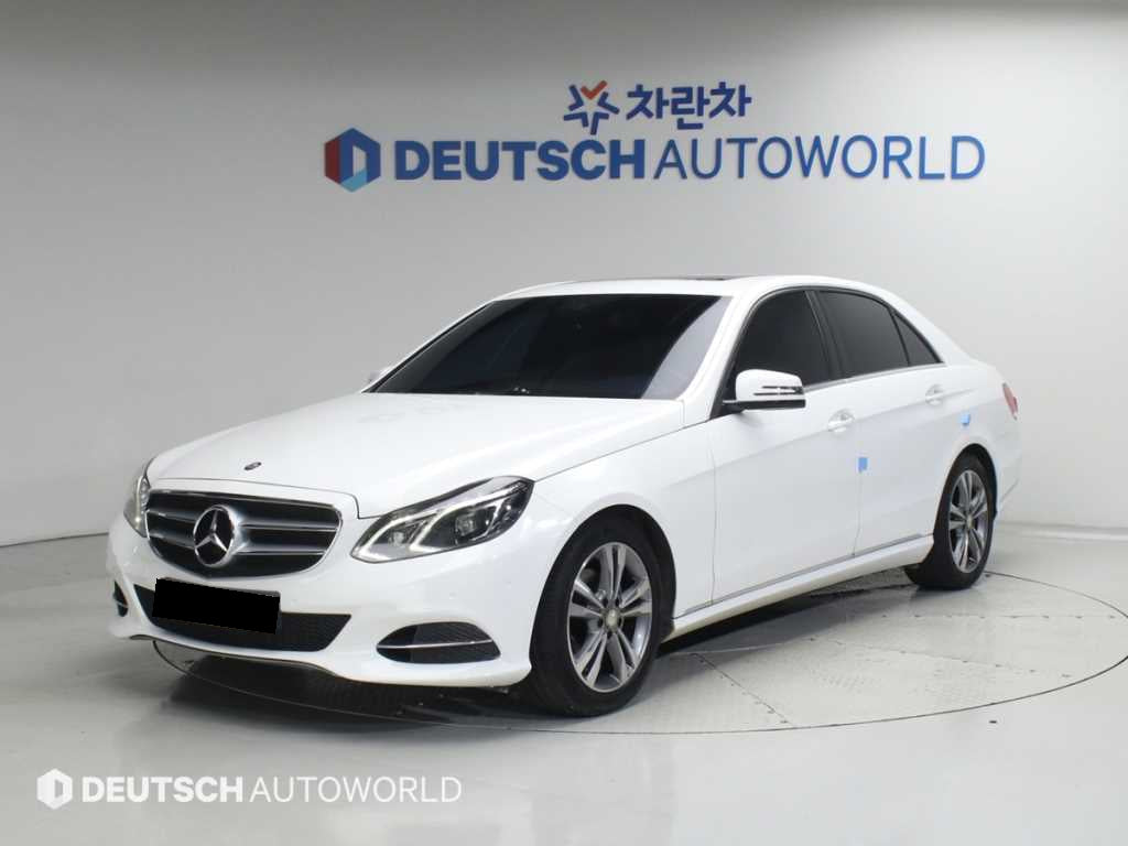 Mercedes-Benz E-Class — photo 01