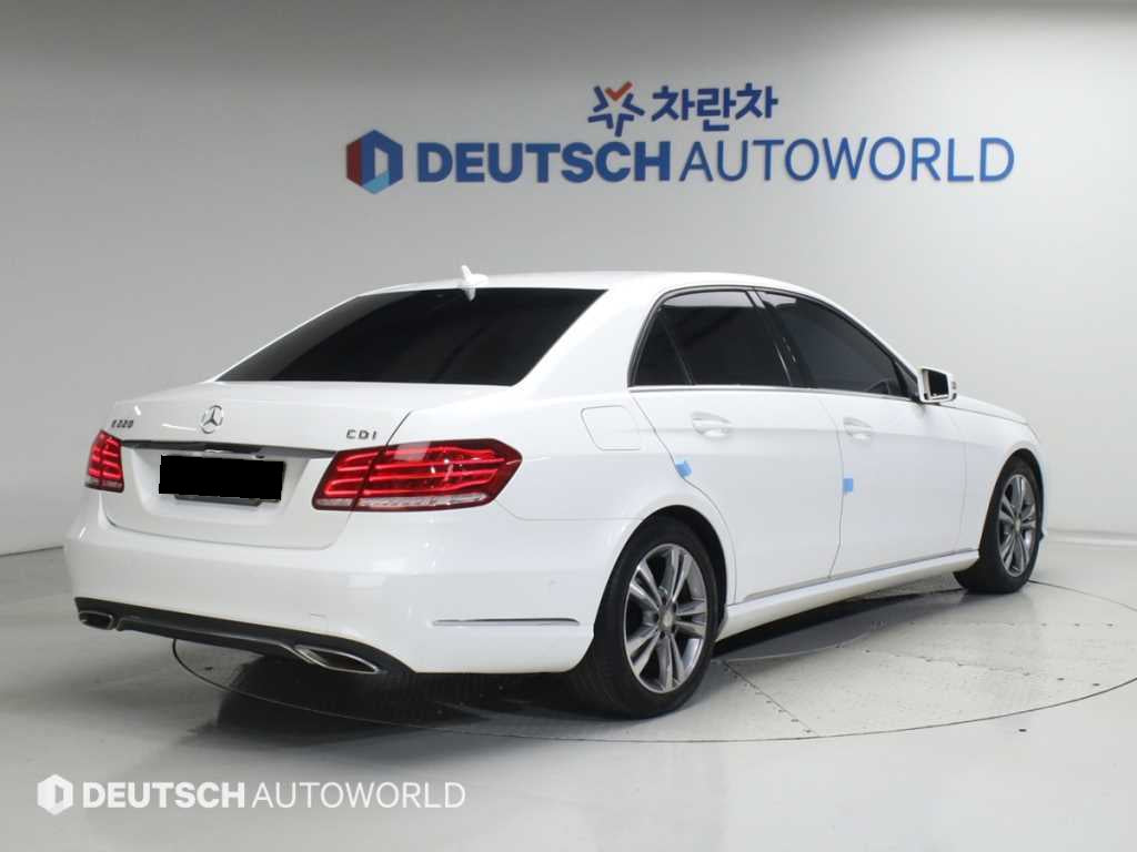 Mercedes-Benz E-Class — photo 02