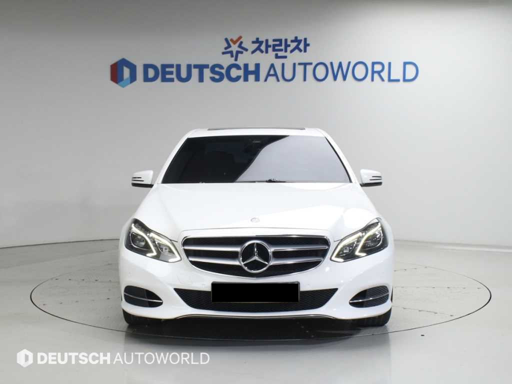 Mercedes-Benz E-Class — photo 03