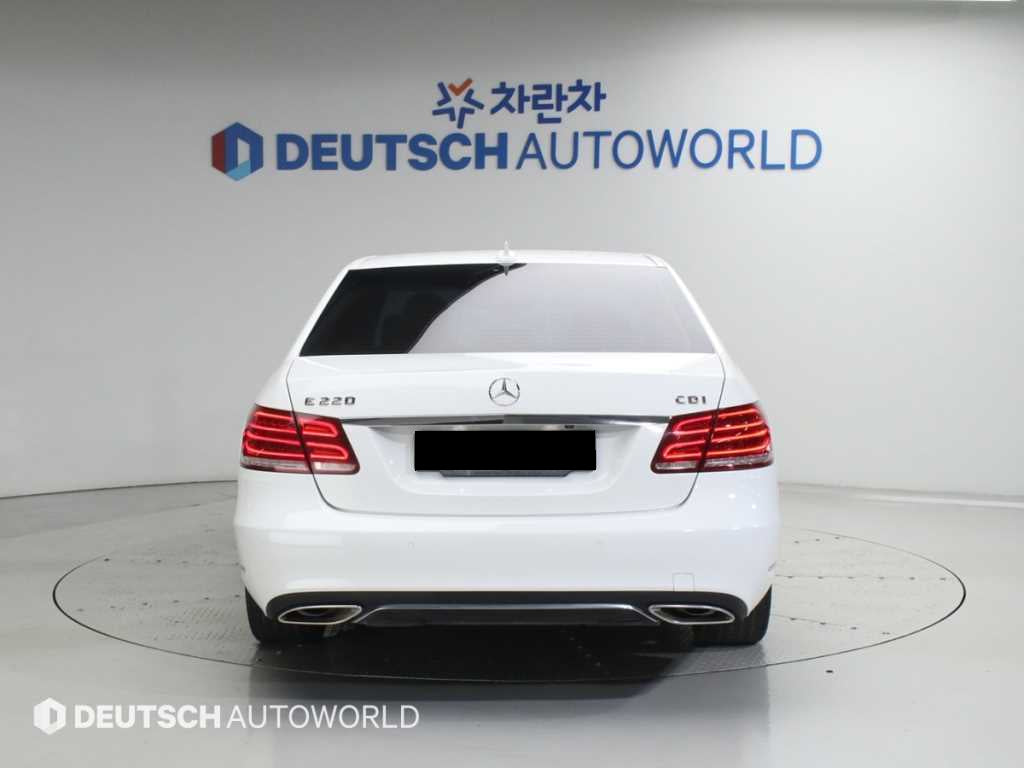 Mercedes-Benz E-Class — photo 04