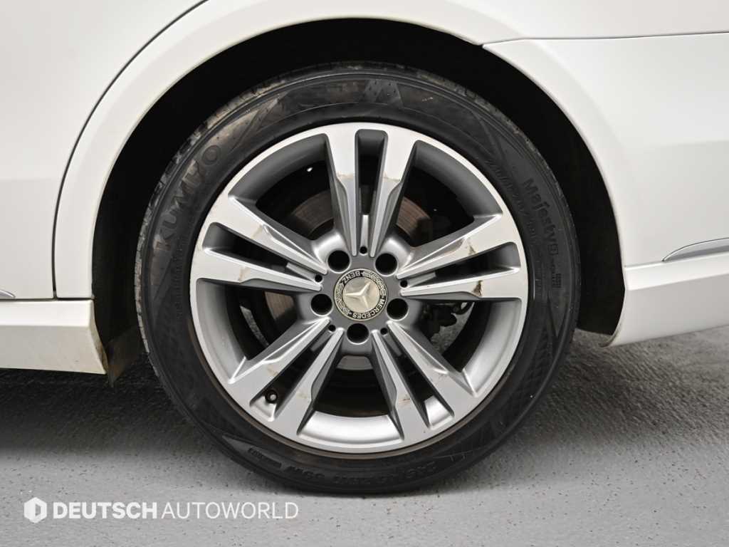 Mercedes-Benz E-Class — photo 05