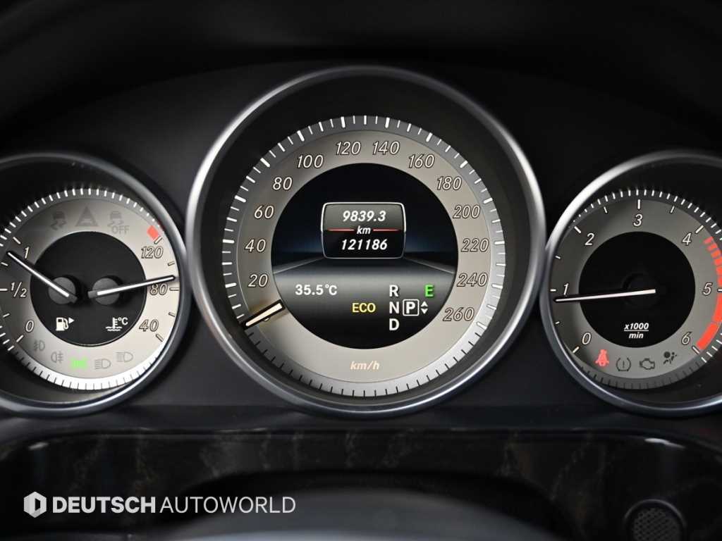 Mercedes-Benz E-Class — photo 08