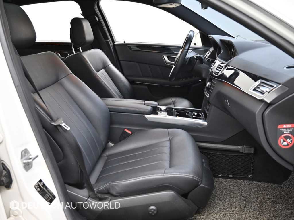 Mercedes-Benz E-Class — photo 10
