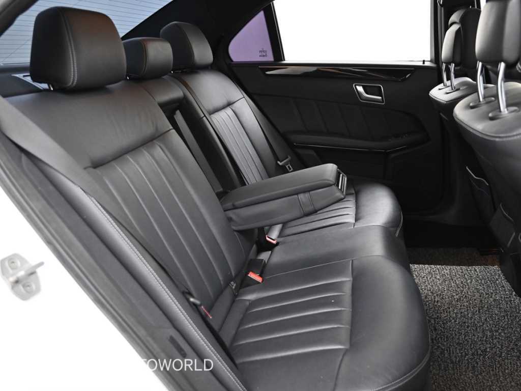 Mercedes-Benz E-Class — photo 12