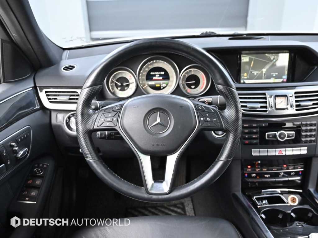 Mercedes-Benz E-Class — photo 13