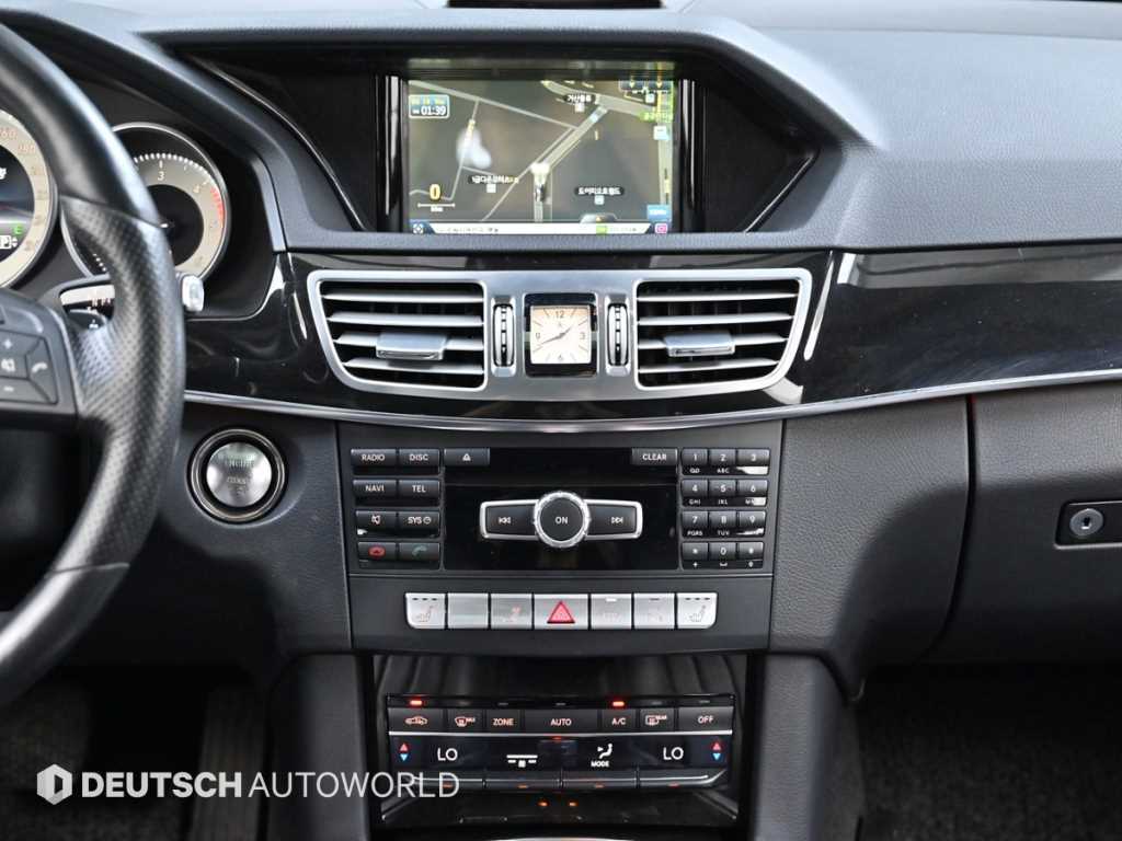Mercedes-Benz E-Class — photo 14