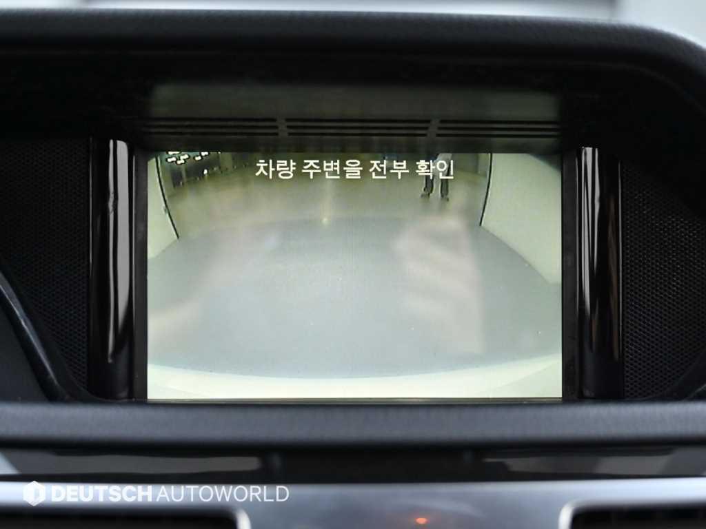 Mercedes-Benz E-Class — photo 15
