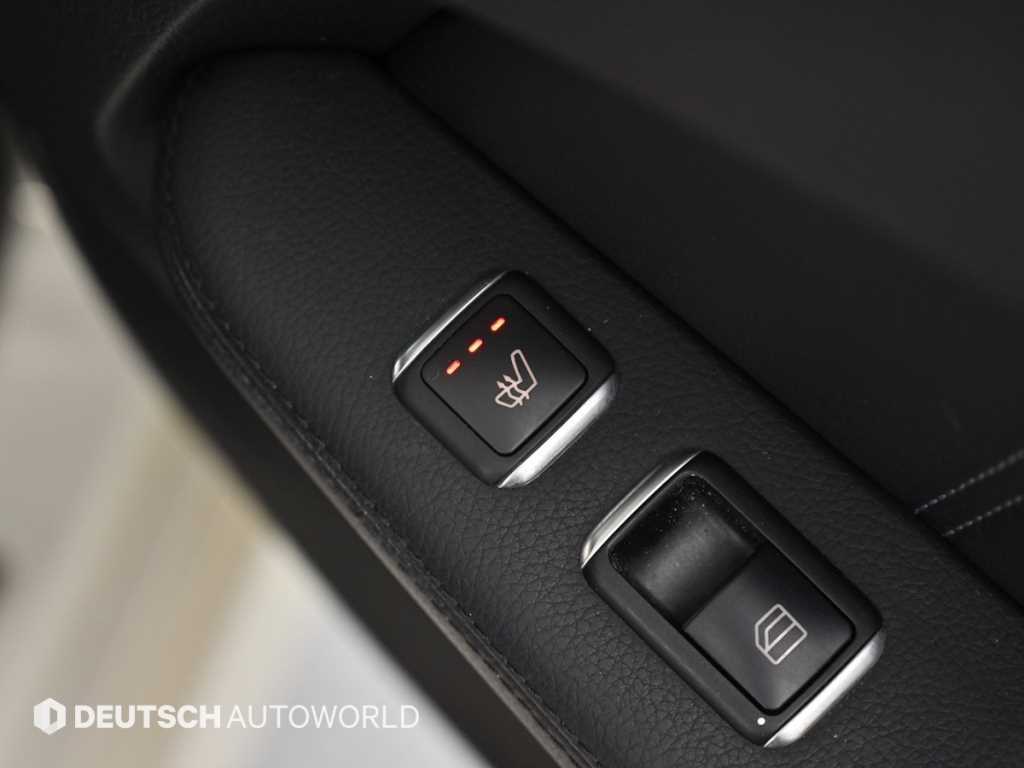 Mercedes-Benz E-Class — photo 16