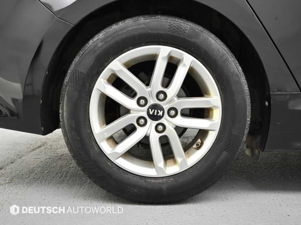 Kia K5 — photo 05
