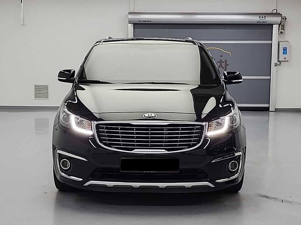 Kia Carnival — photo 02