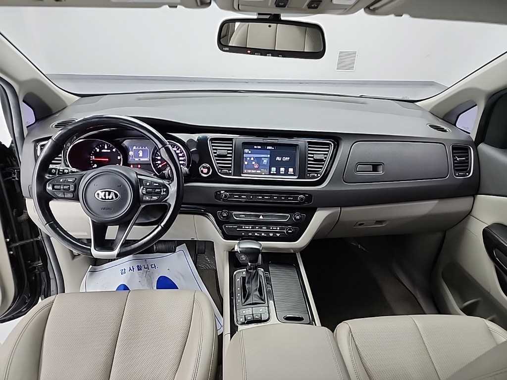 Kia Carnival — photo 07