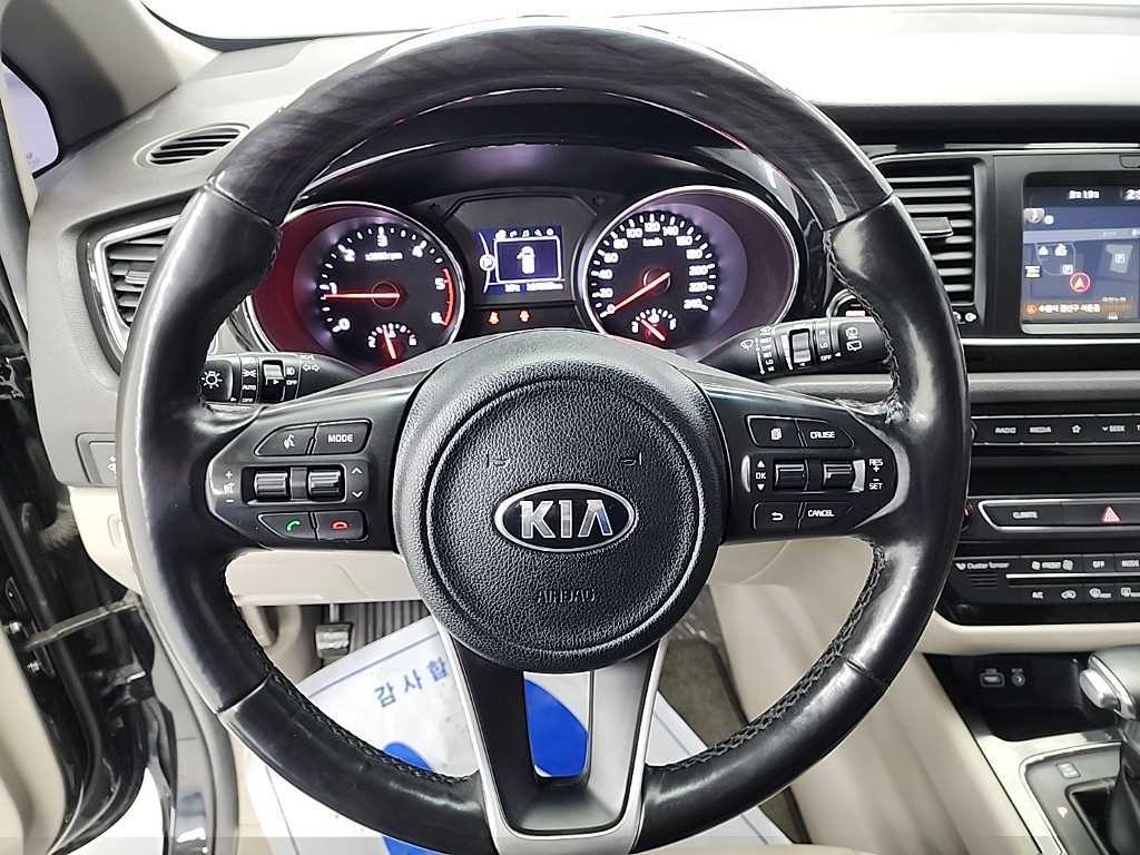 Kia Carnival — photo 09