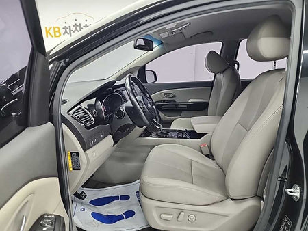 Kia Carnival — photo 11