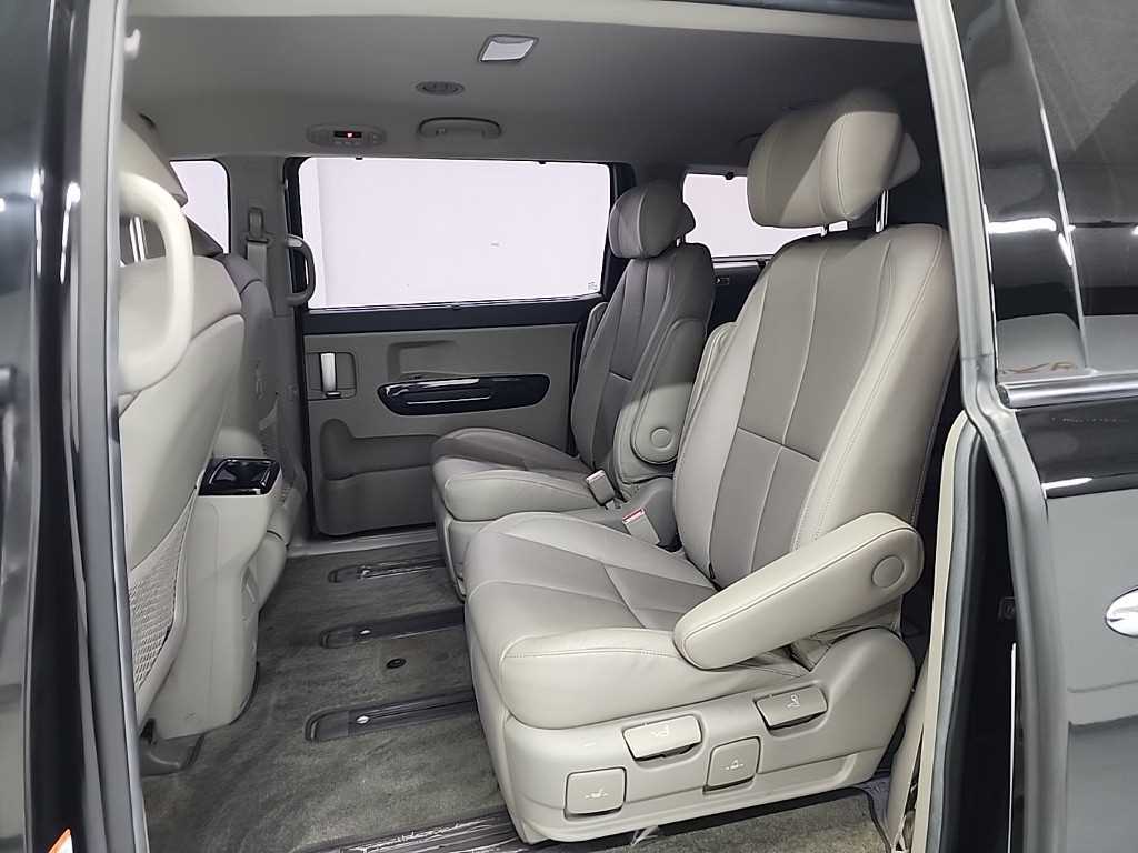 Kia Carnival — photo 12