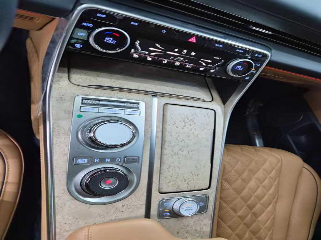 Genesis GV80 — photo 13