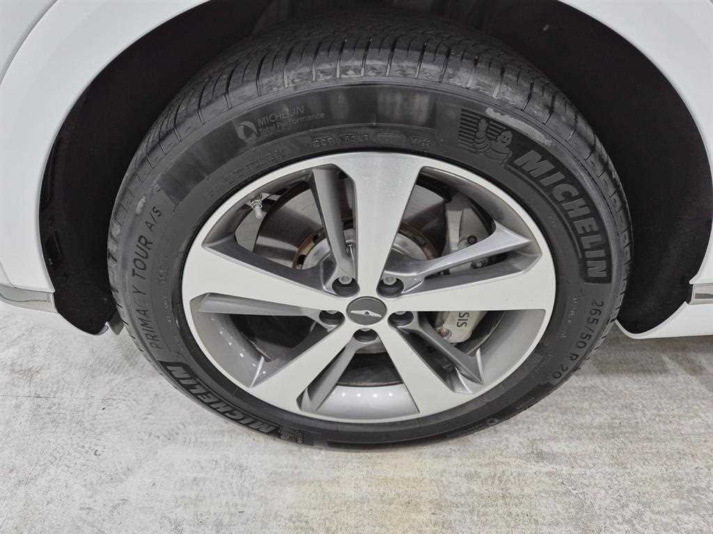 Genesis GV80 — photo 16